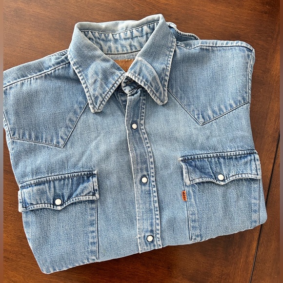 Vintage Levi’s Denim Shirt - Picture 2 of 3